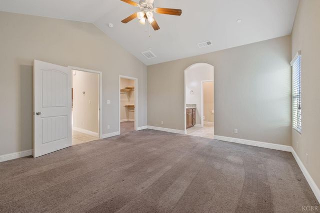 2006 W Hopkins Way, Hanford, CA 93230