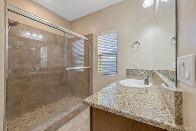 2006 W Hopkins Way, Hanford, CA 93230