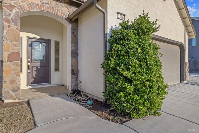 2006 W Hopkins Way, Hanford, CA 93230