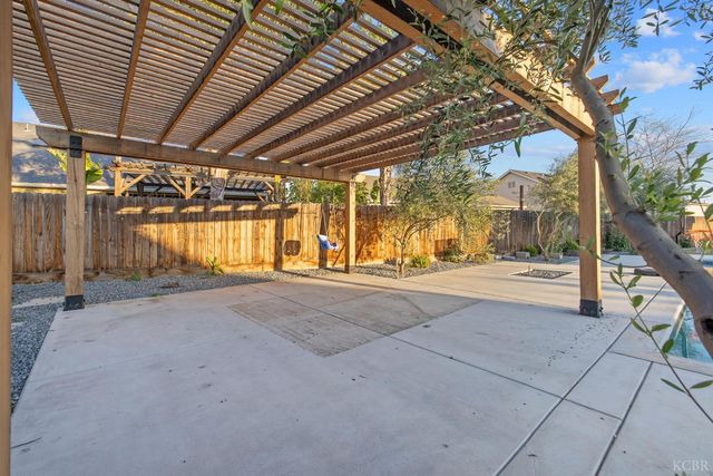 2006 W Hopkins Way, Hanford, CA 93230