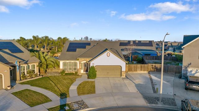 2006 W Hopkins Way, Hanford, CA 93230