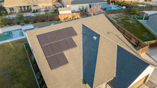 2006 W Hopkins Way, Hanford, CA 93230