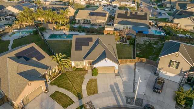 2006 W Hopkins Way, Hanford, CA 93230