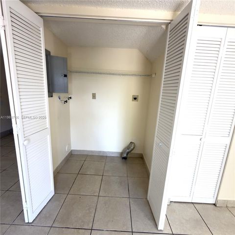 451 NE 136th St III314, North Miami, FL 33161