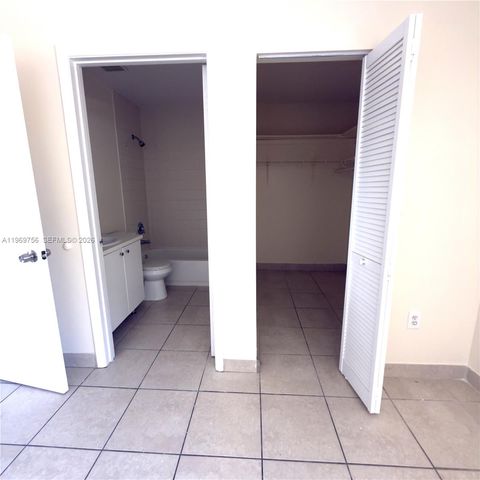 451 NE 136th St III314, North Miami, FL 33161