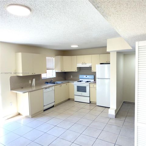 451 NE 136th St III314, North Miami, FL 33161