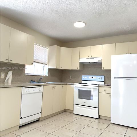 451 NE 136th St III314, North Miami, FL 33161