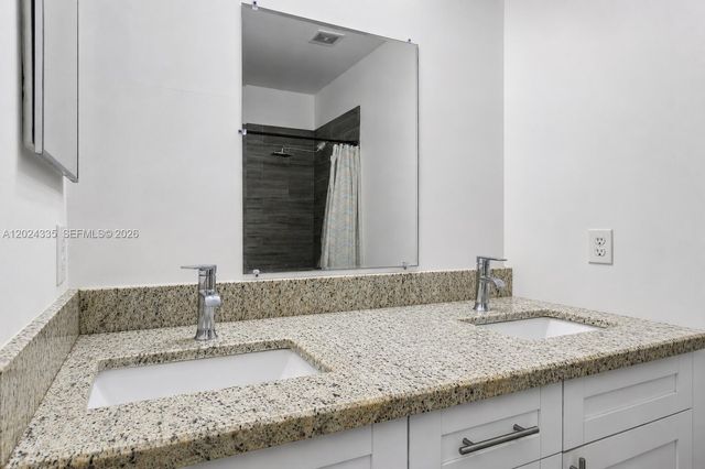 8121 NW 108th Pl, Doral, FL 33178