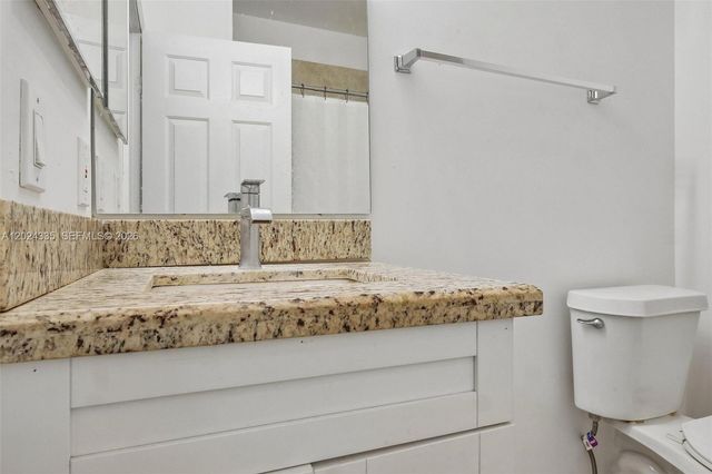 8121 NW 108th Pl, Doral, FL 33178