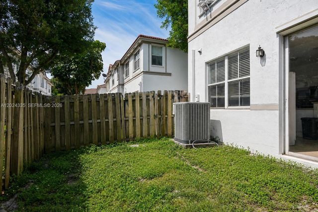 8121 NW 108th Pl, Doral, FL 33178