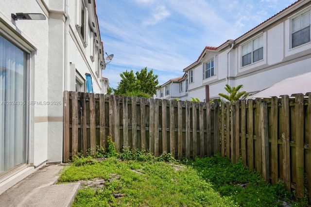 8121 NW 108th Pl, Doral, FL 33178