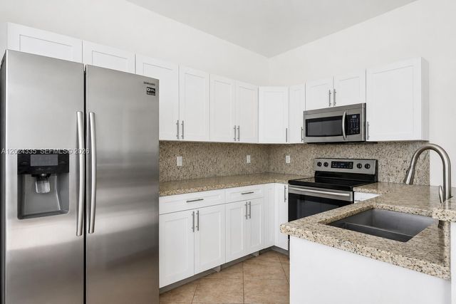 8121 NW 108th Pl, Doral, FL 33178