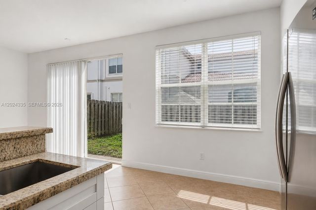 8121 NW 108th Pl, Doral, FL 33178