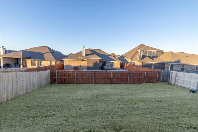 9233 NW 87th Street, Yukon, OK 73099