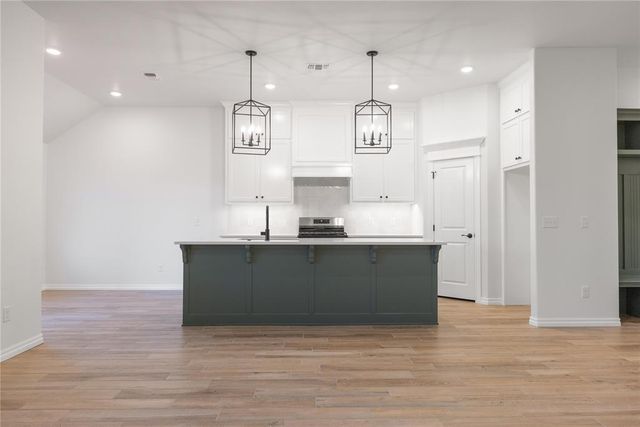 9233 NW 87th Street, Yukon, OK 73099