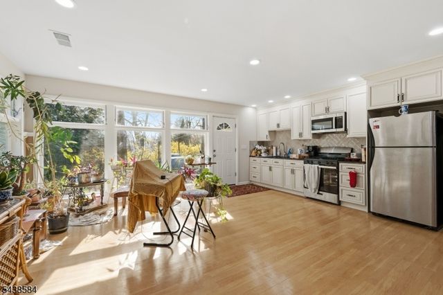 29 Farview Rd, Millburn Twp., NJ 07041