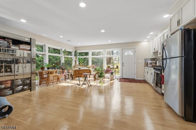 29 Farview Rd, Millburn Twp., NJ 07041