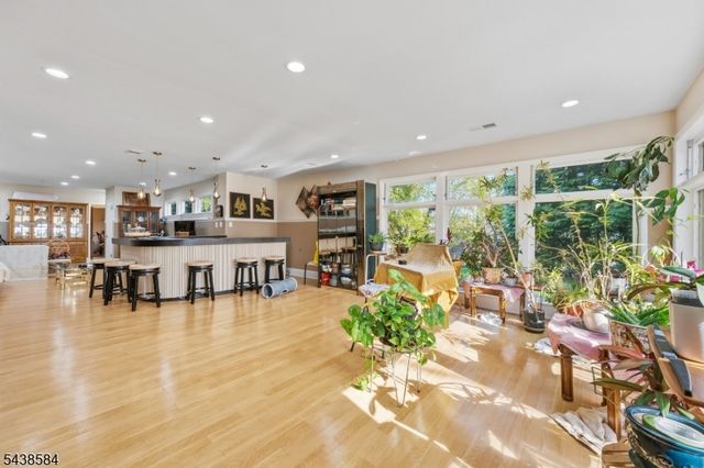 29 Farview Rd, Millburn Twp., NJ 07041