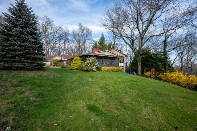 29 Farview Rd, Millburn Twp., NJ 07041