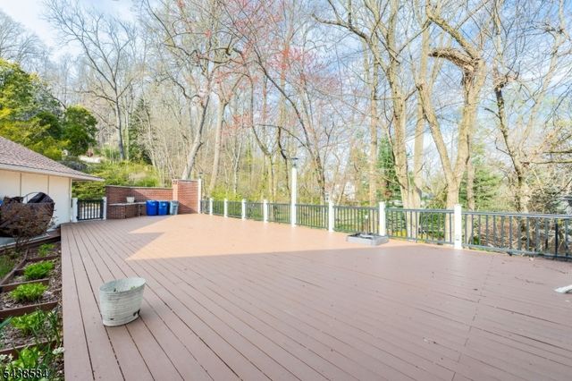 29 Farview Rd, Millburn Twp., NJ 07041