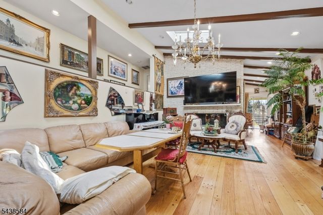 29 Farview Rd, Millburn Twp., NJ 07041