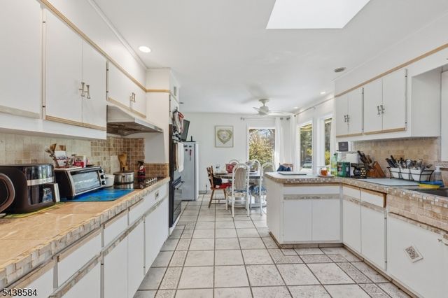 29 Farview Rd, Millburn Twp., NJ 07041