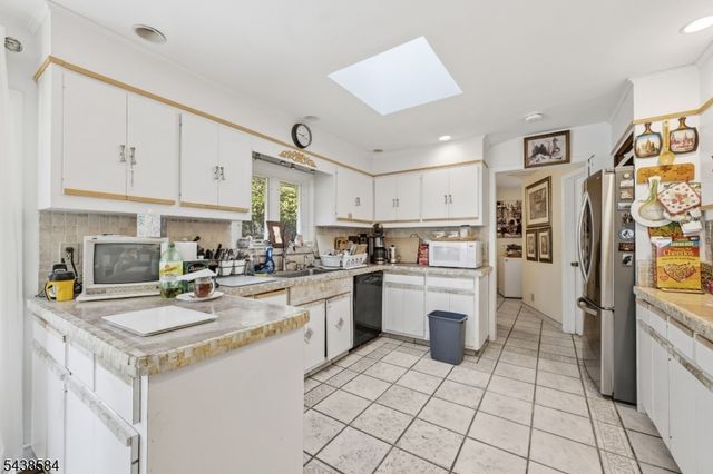 29 Farview Rd, Millburn Twp., NJ 07041