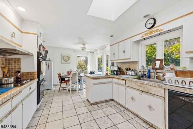 29 Farview Rd, Millburn Twp., NJ 07041