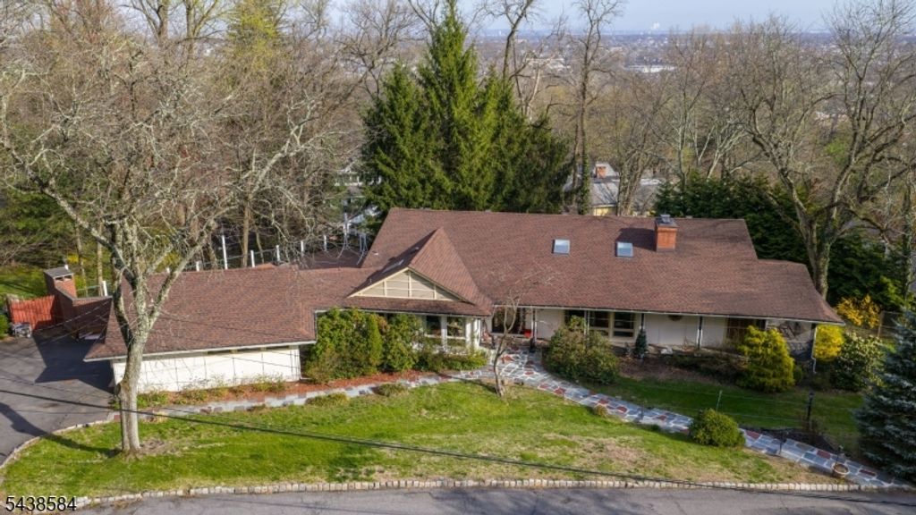 29 Farview Rd, Millburn Twp., NJ 07041