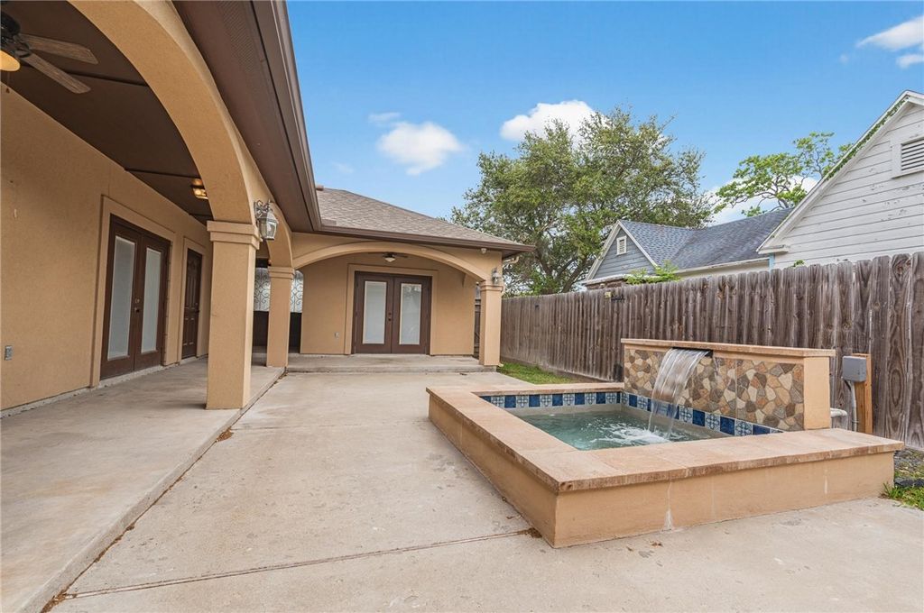 433 Louisiana Ave, Corpus Christi, TX 78404 — photo 2