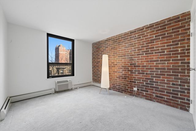 3900 N Pine Grove Avenue 511, Chicago, IL 60613