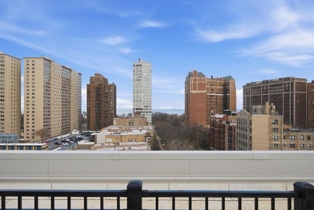 3900 N Pine Grove Avenue 511, Chicago, IL 60613