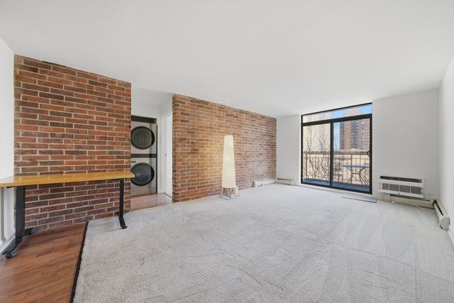 3900 N Pine Grove Avenue 511, Chicago, IL 60613