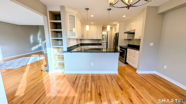 10 Ledgewood Drive 10, Brookfield, CT 06804