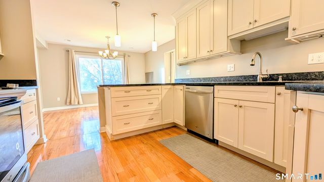 10 Ledgewood Drive 10, Brookfield, CT 06804