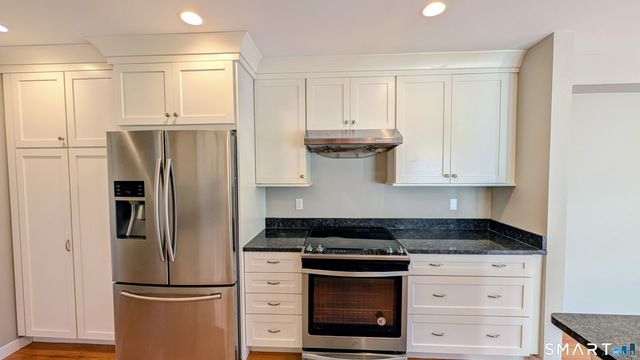 10 Ledgewood Drive 10, Brookfield, CT 06804