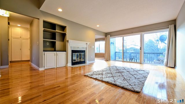 10 Ledgewood Drive 10, Brookfield, CT 06804