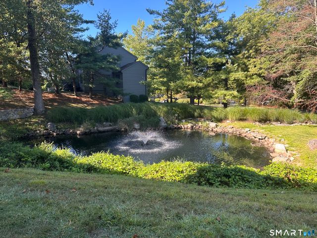 10 Ledgewood Drive 10, Brookfield, CT 06804