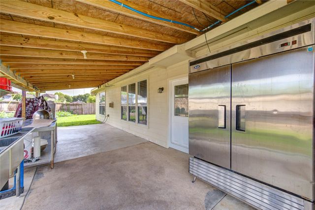 702 Hollyhock Drive, Stafford, TX 77477