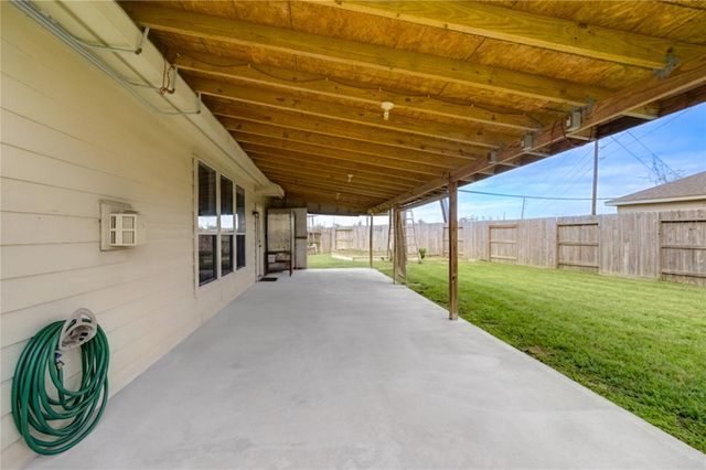 702 Hollyhock Drive, Stafford, TX 77477