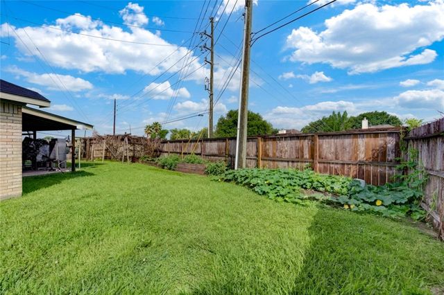 702 Hollyhock Drive, Stafford, TX 77477