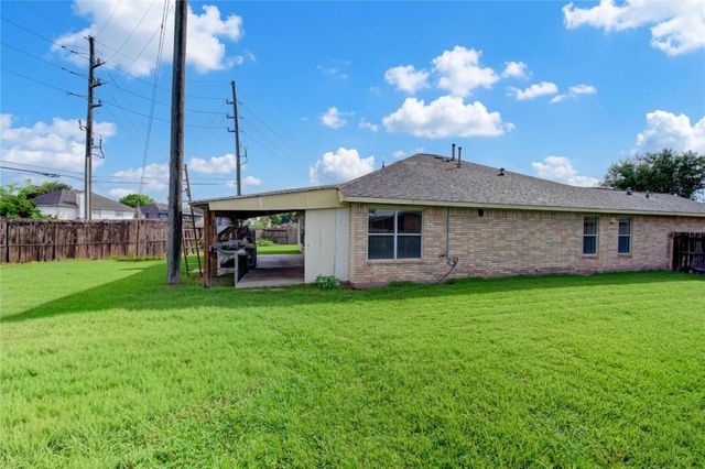 702 Hollyhock Drive, Stafford, TX 77477