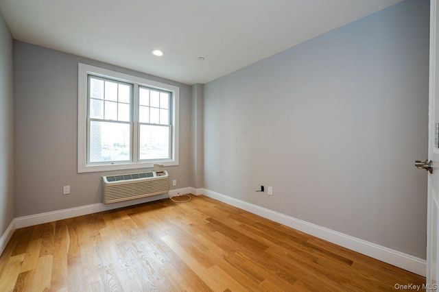 661 W Broadway 402, Long Beach, NY 11561