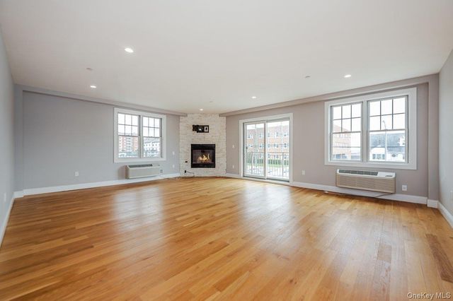 661 W Broadway 402, Long Beach, NY 11561