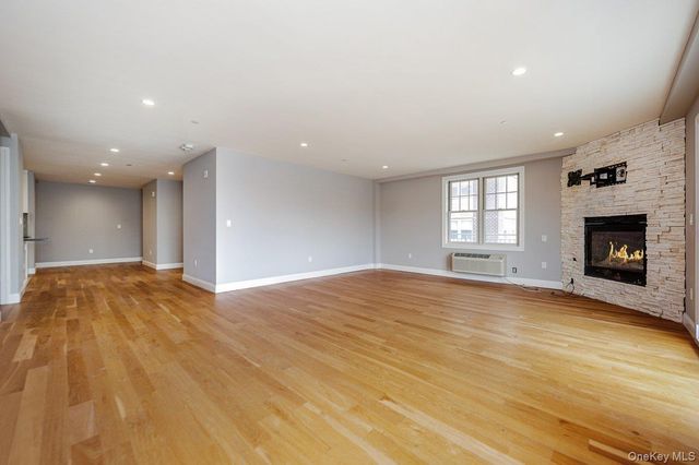 661 W Broadway 402, Long Beach, NY 11561