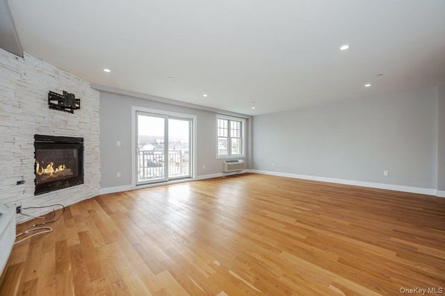 661 W Broadway 402, Long Beach, NY 11561