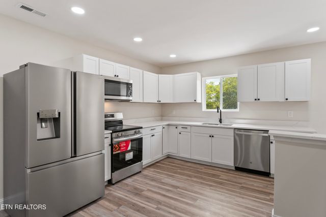 1521 Riverside Rd, Knoxville, TN 37914