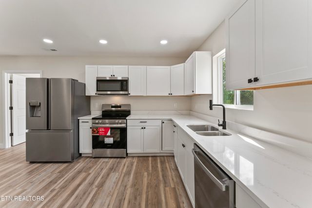 1521 Riverside Rd, Knoxville, TN 37914