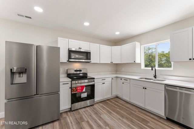 1521 Riverside Rd, Knoxville, TN 37914