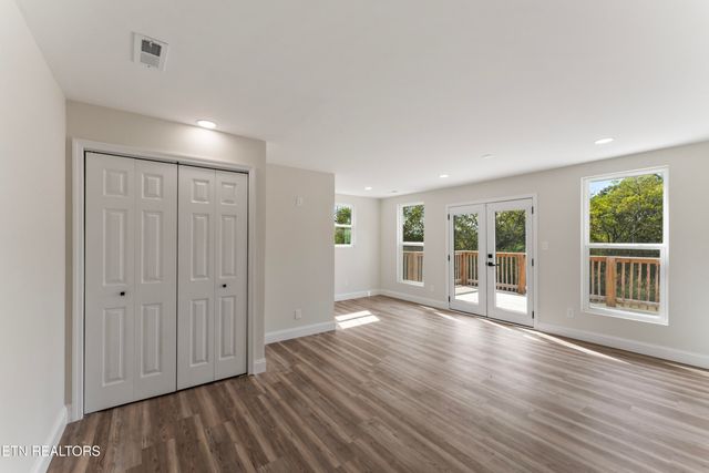 1521 Riverside Rd, Knoxville, TN 37914